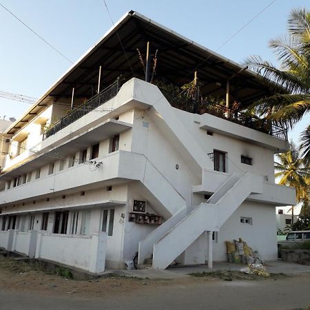 Wheel To Hills Stay Inn Service Apartments จิกมากาลูร์ ภายนอก รูปภาพ